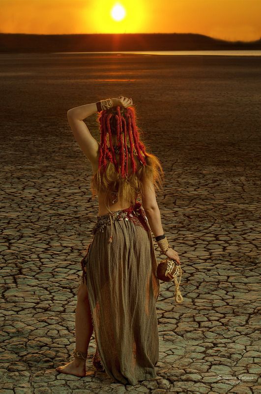 африка, племя, пустыня, закат, солнце, жажда, девушка  Африкаphoto preview