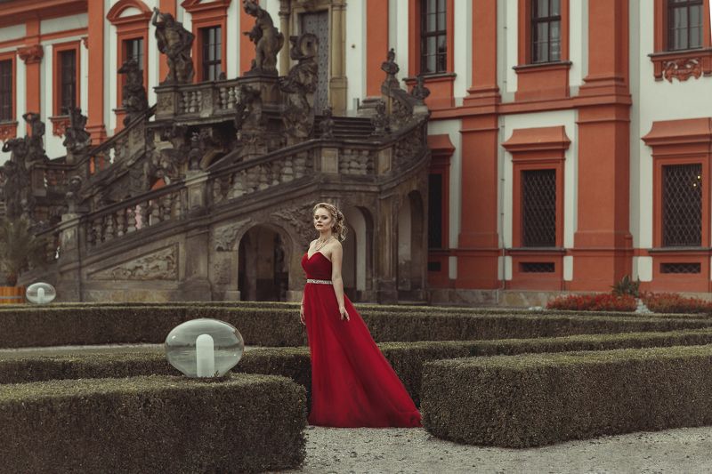 woman art-photo zamok Аннаphoto preview