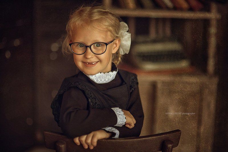 Школьницаphoto preview