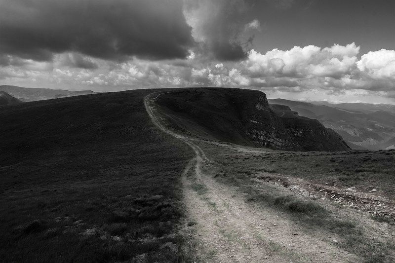 дорога, горы. горная дорога, черно-белое, горный пейзаж, облака, путь, путешествие Дорогаphoto preview