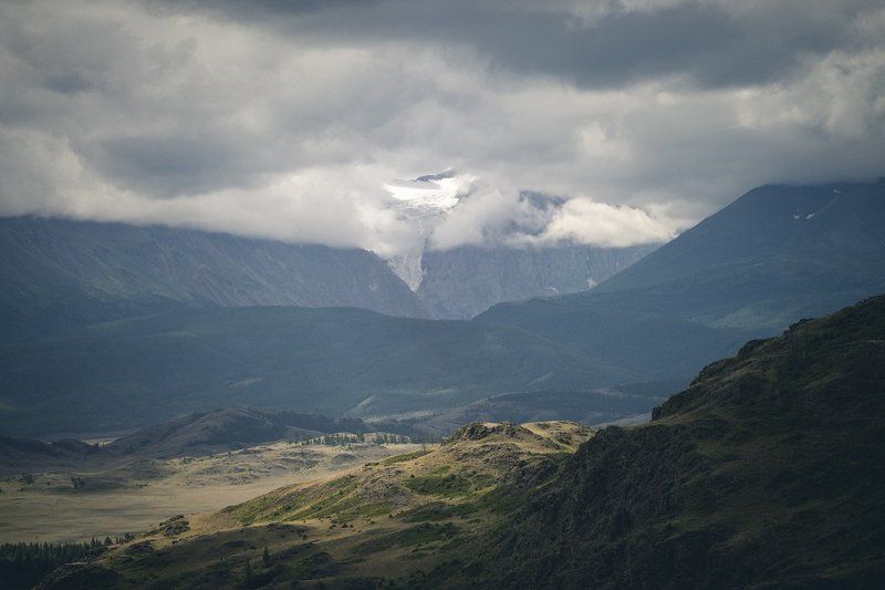 горы, гора, ледник, степь, холмы, облака, тучи, погода, свет, хребет, алтай Лед в облакахphoto preview