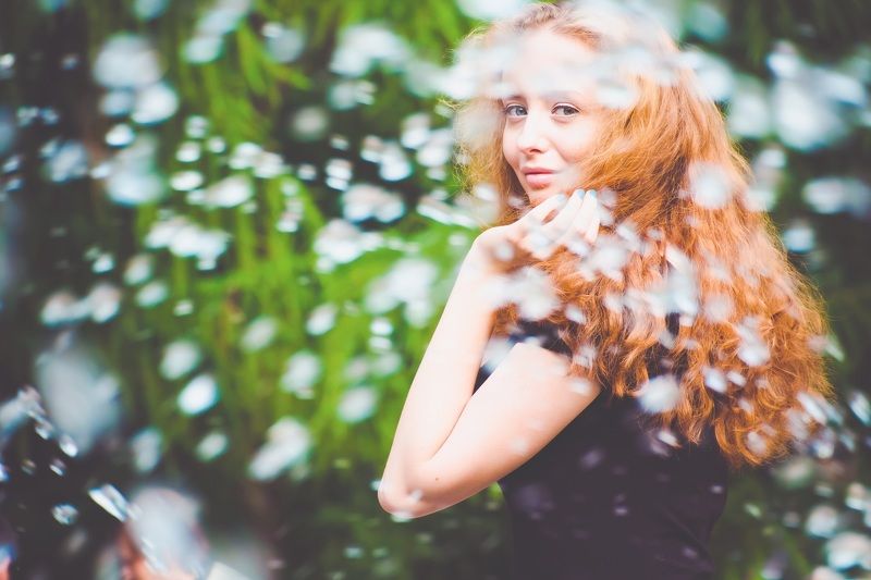 пленэр, девушка, лето, фонтан В брызгах фонтана фото превью