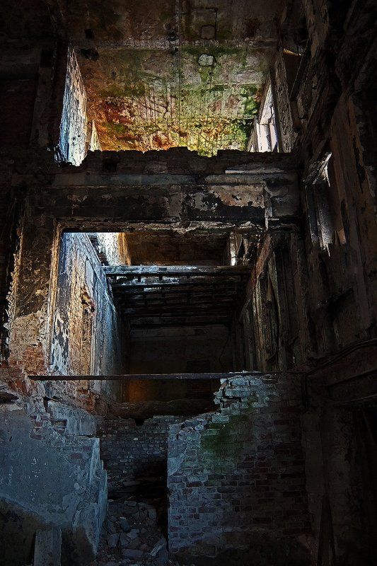 #deep.spb, #deepspb, #санктпетербург, #петербург, #спб, #питер, #saintpetersburg, #petersburg, #spb, #piter, #город, #city, #street, #streetphoto, #streetphotography, #cityscape, #urbex, #urbexphoto, #urbanexploration, #abandoned, #abandonedplaces, #decay 170818photo preview