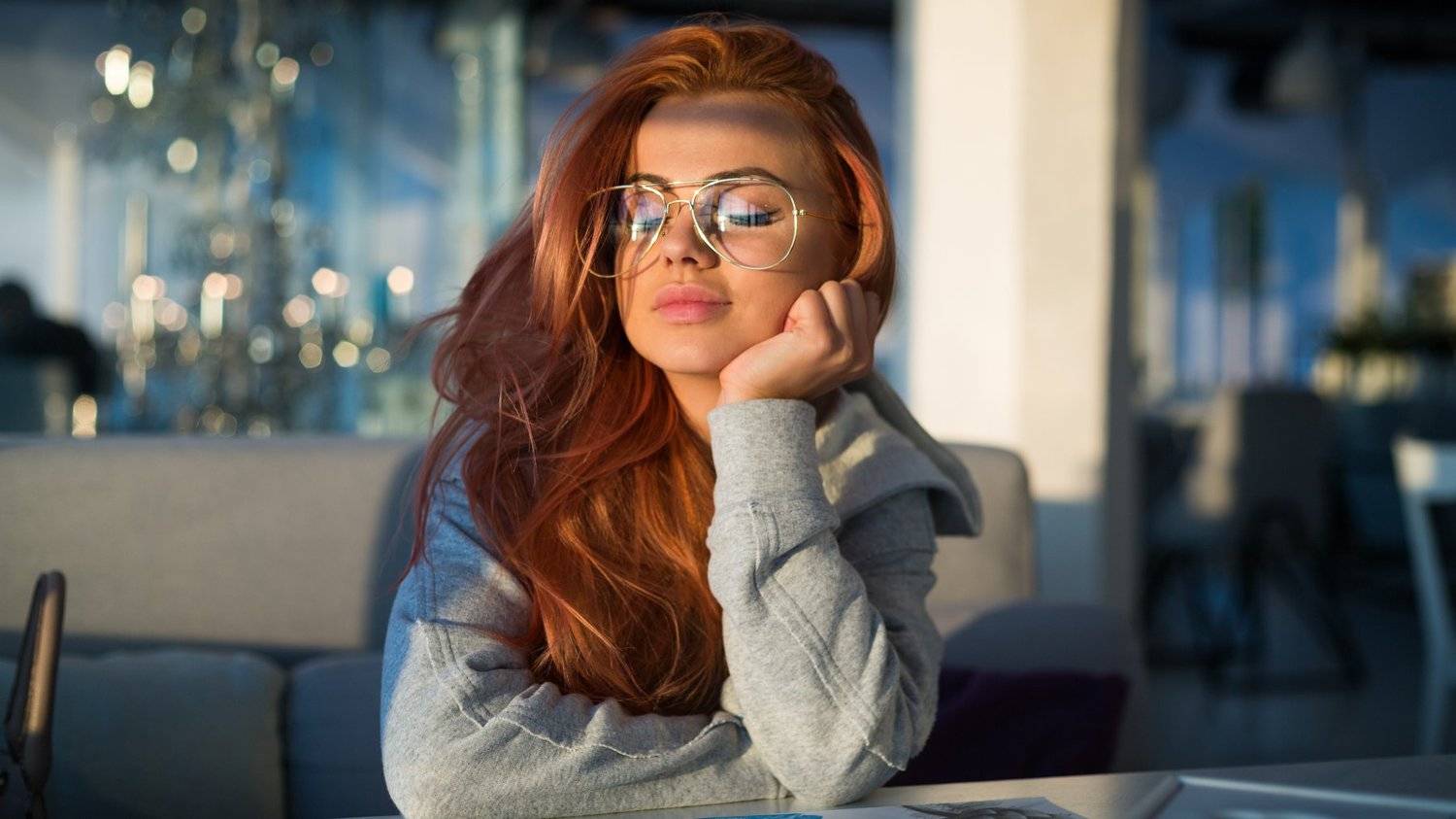 Радослава. Автор: Гозун Радослав девушка, портрет, рассвет, набережная, кафе, море, красота, Гозун Радослав