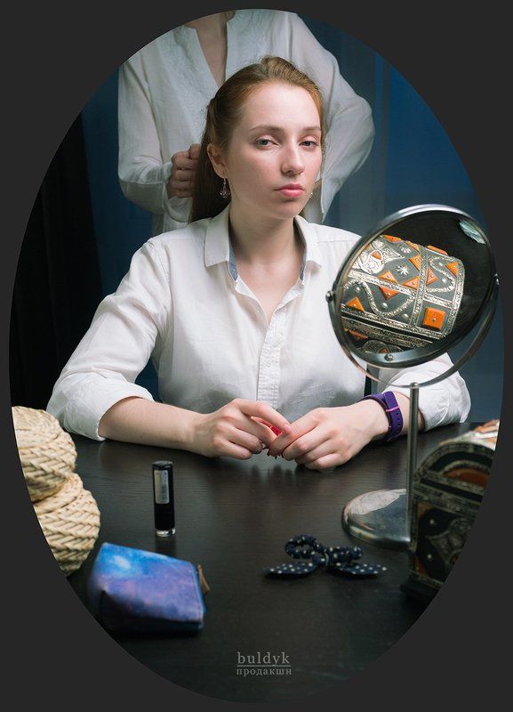 Дама за туалетомphoto preview