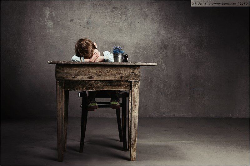 мальчик, ожидание, тоска, скука, ожидание, ребенок Матвей и ожиданиеphoto preview