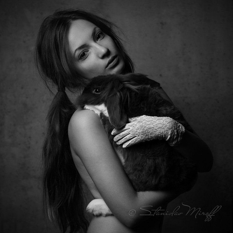 Двое в белых перчаткахphoto preview