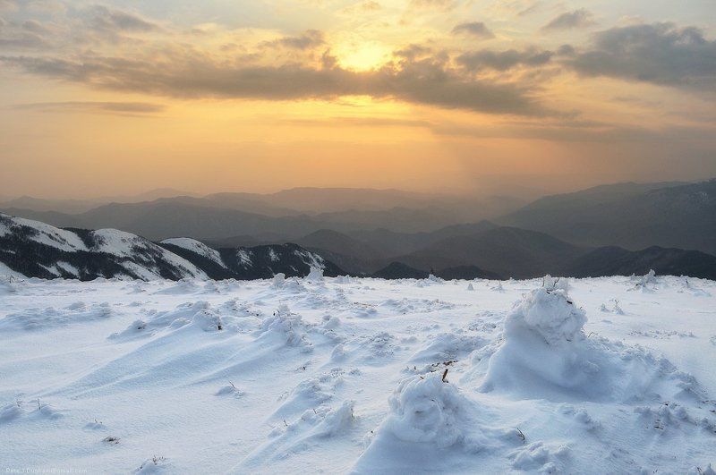 первое, мая, май, весна, сихотэ, алинь, горы, снег, хребты, отроги, вершина, гора, лысая, фирн, закат, вечер, холод, ветер, лазовский, район Прохладною веснойphoto preview