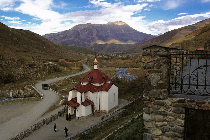 архитектура, храм, монастырь, церковь, северный кавказ, северная осетия, горы, осень, небо Аланский Успенский монастырь (Северная Осетия)photo preview