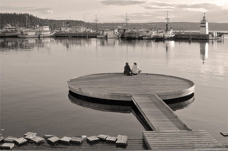 финляндия, лахти, порт, двое, пристань, закат Я все слова оставил позадиphoto preview