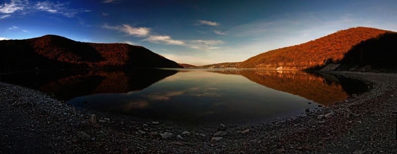 У озераphoto preview