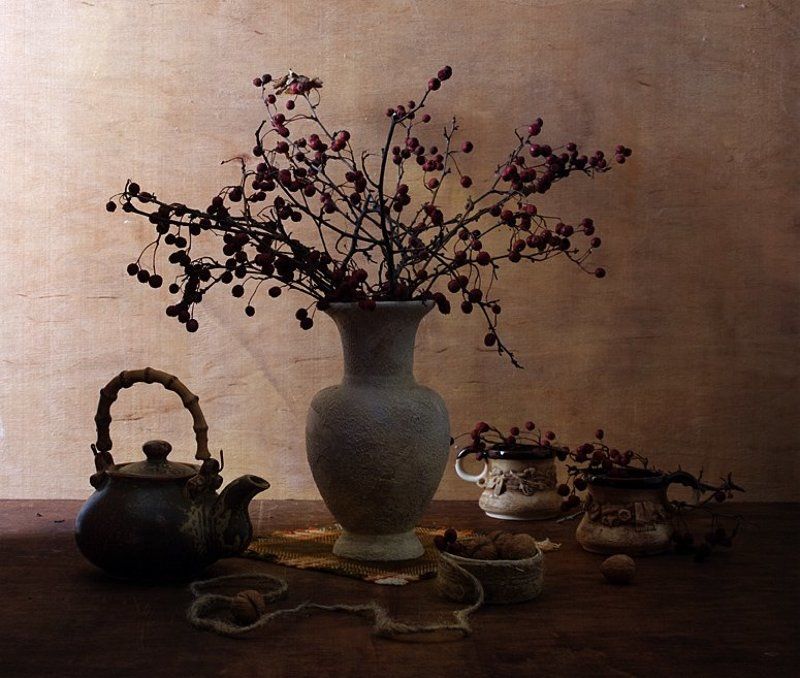 funtry, боярышник, букет, ваза, натюрморт, орехи, посуда, чайник, чашки Боярышник в контровом светеphoto preview