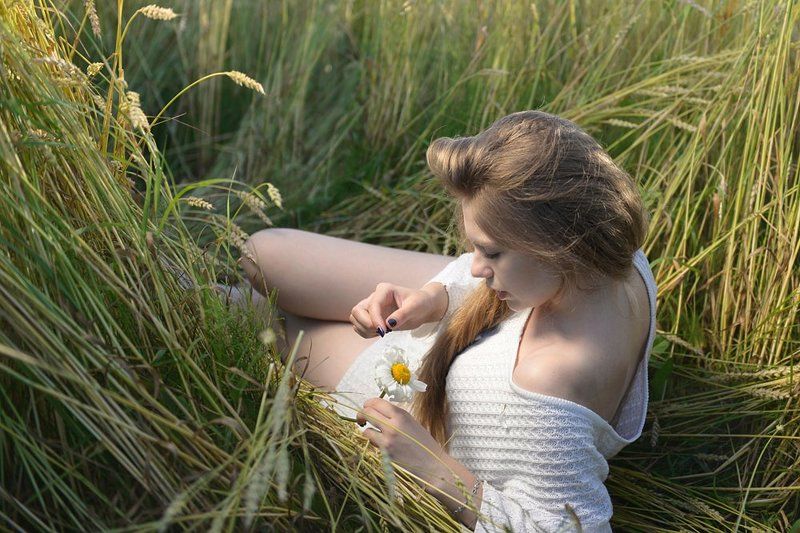 Любовь, ромашка, гадание Любит - Не любитphoto preview