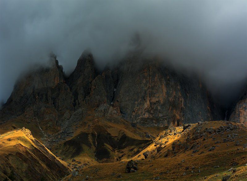 природа, пейзаж, кавказ, горы, весна, вечер, панорама, закат, солнце, небо, облака, свет Во мраке дняphoto preview