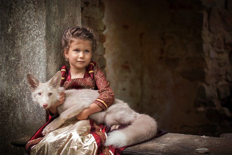 Маленькая принцесса и лисенокphoto preview