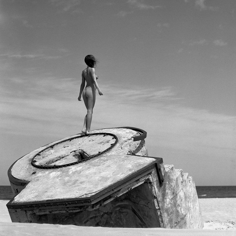akt, nude, analog, hasselblad, ninoveron, women, topless, ass, sea, sun, bw, 6x6, Marzenaphoto preview