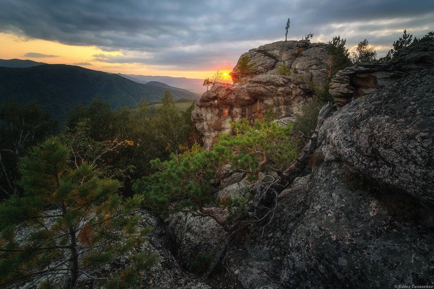 Амбарчики. Автор: Павел Силиненко Алтай, Белокуриха, пейзаж, закат, вечер, скалы, горы, лето, солнце, Павел Силиненко