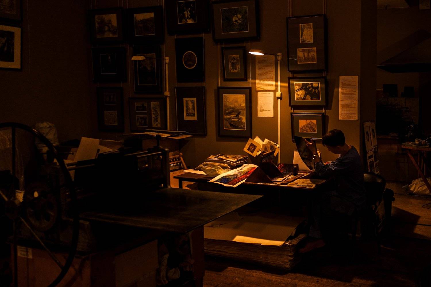 В мастерской. Автор: Сергей Валиев , Сергей Валиев