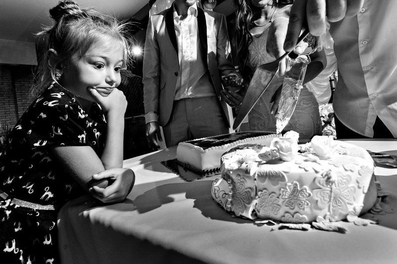 дети, девочка, торт, чб 70photo preview