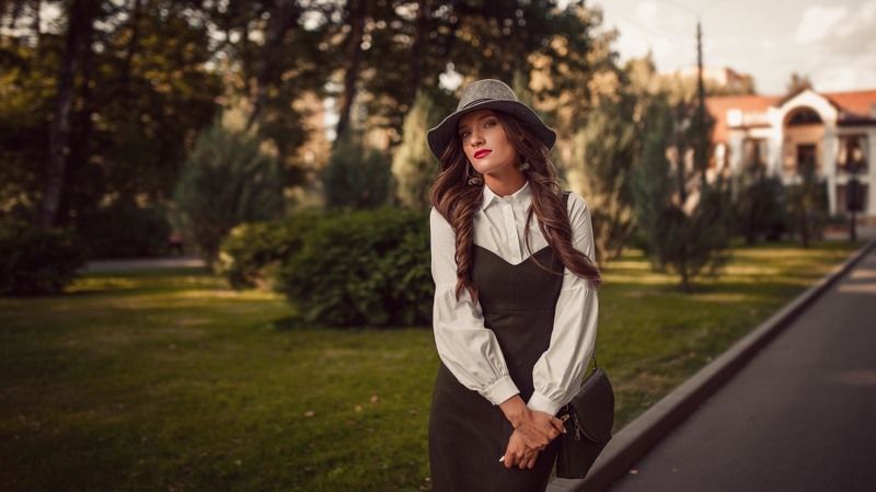 Девушка, парк, портрет, улица, винтаж, образ, шляпа  В паркеphoto preview