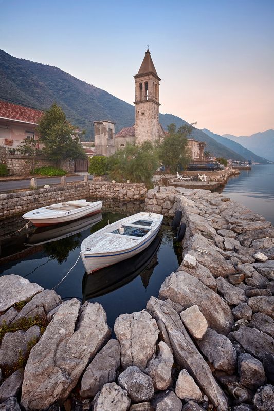 черногория, адриатика, доньи столив, которский залив, котор Спящие лодки в Доньи Столивphoto preview