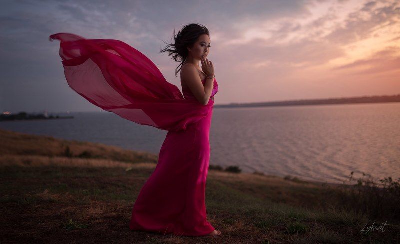 woman dress water wind nature pink beautiful волны девушка ветер фото_недели фото_дня лучшее_фото weaves природа красота photo preview