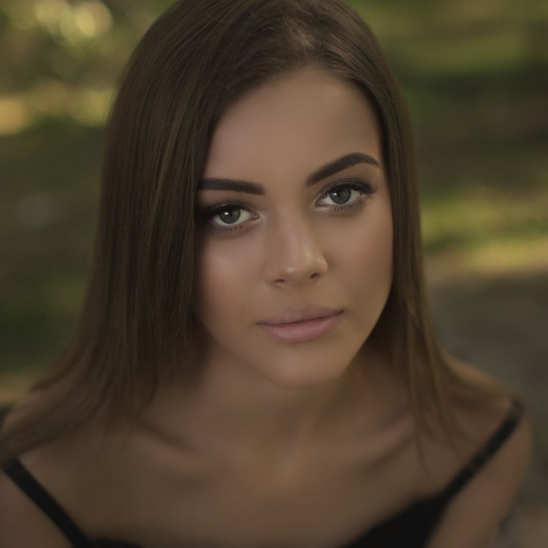 девушка портрет парк лето невинностьphoto preview