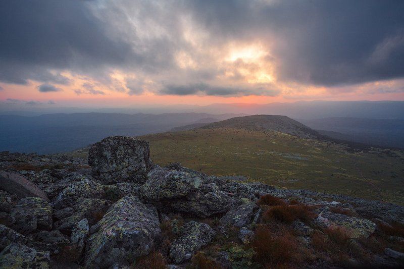 горы камни иремель урал закат солнце небо Волшебный Иремельphoto preview