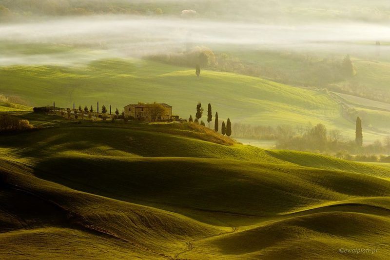 Tuscany, Val d\'Orcia, hills, sunrise, villa, Italy Tuscan morningphoto preview