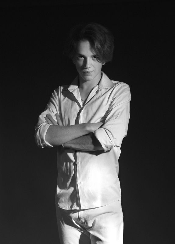 портрет мужчина студия начинающий актерphoto preview