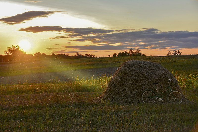 закат, конец дня, солнце, копна, велик Закатная историяphoto preview