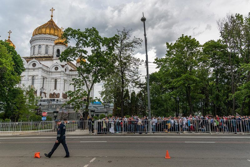 Москва, Moscow, храм Христа спасителя, очередь, милиция, храм Очередь за совестьюphoto preview