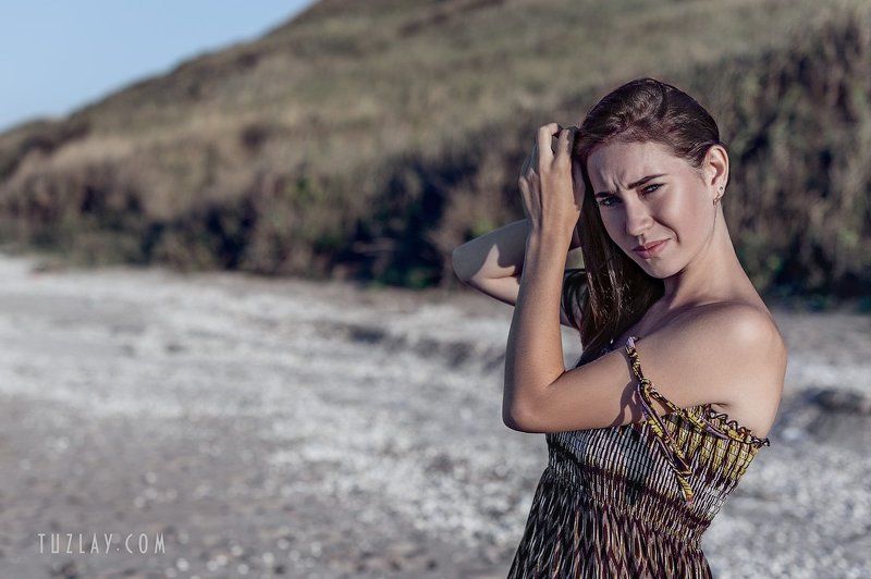 азовское море, сентябрь, бархатный сезон, девушка, морской берег, таманский полуостров, темрюкский район Серьёзности момент . . .photo preview