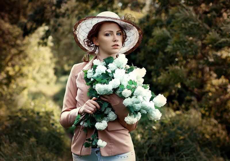 Magda and flowersphoto preview