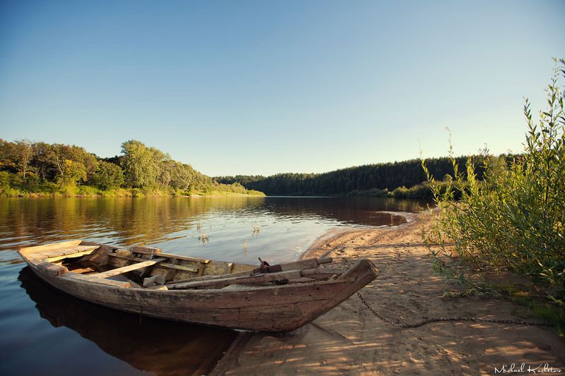 Boat on the riverphoto preview