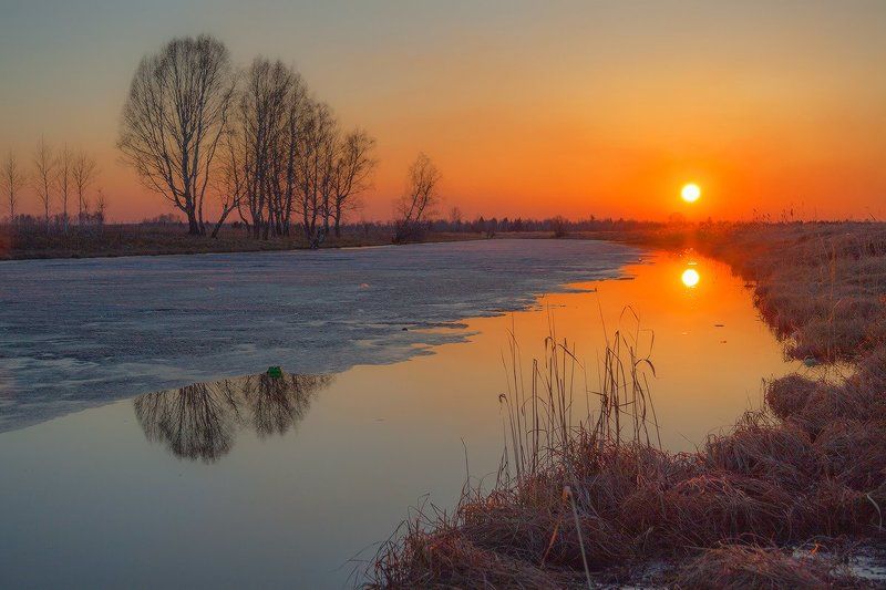 Закат на озере местного значенияphoto preview