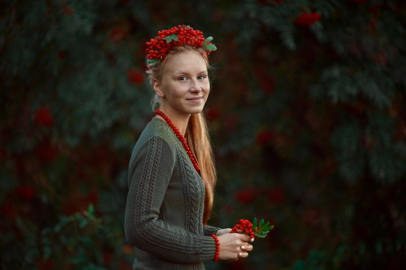 девушка, осень, рябина, портрет, красота, веснушки Рябиновое настроениеphoto preview