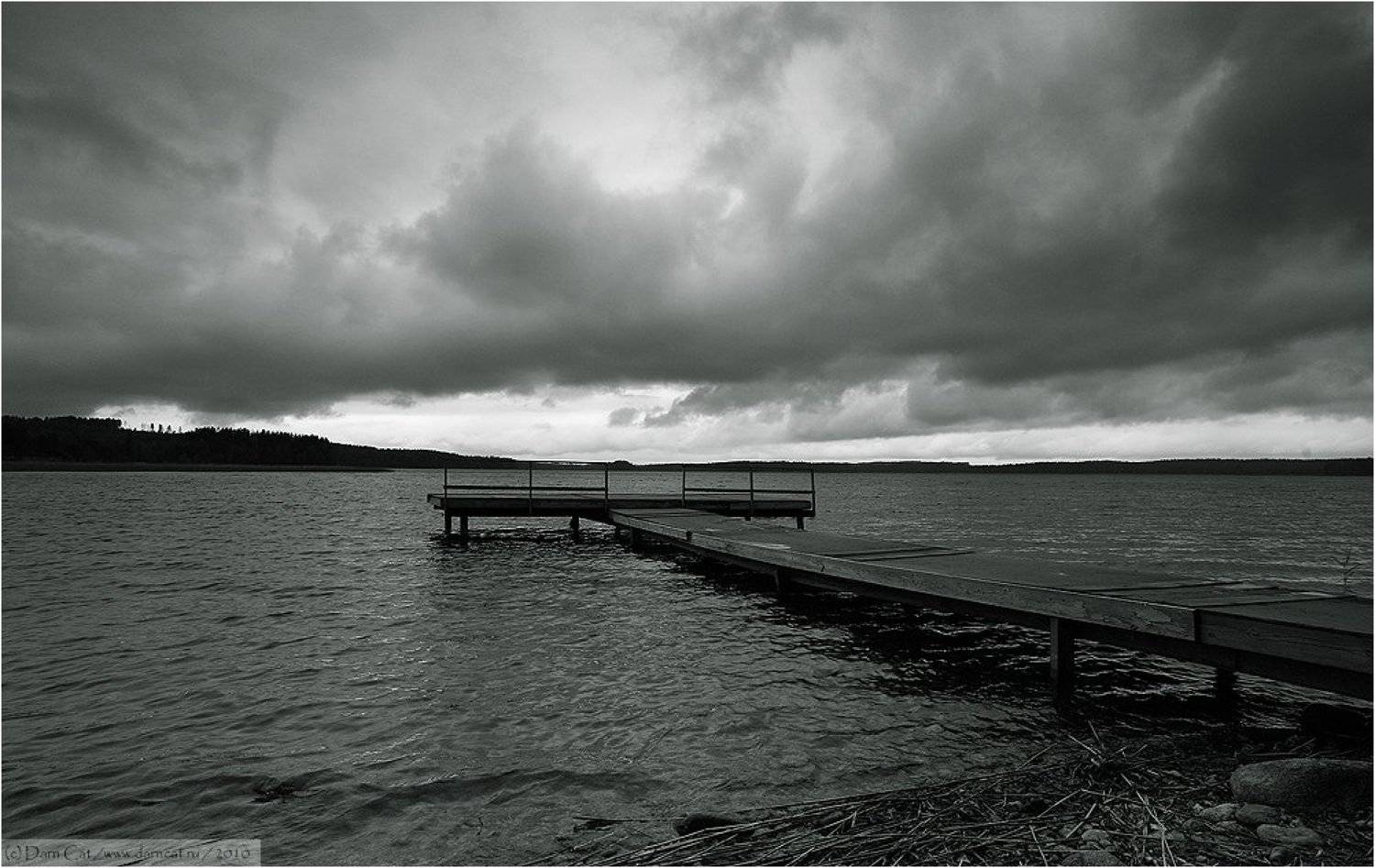 Непогода. Автор: Darn Cat финляндия, непогода, тучи, озеро, пирс, Darn Cat