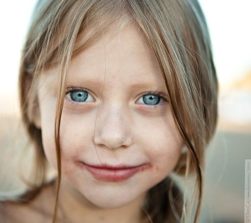 девочка, пляж, портрет, чумазая Анютаphoto preview