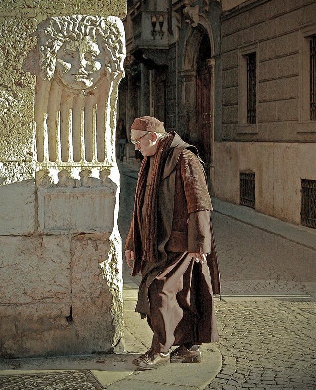 foto liubos,верона,италия,брат лоренцо На улочках Вероны...Брат Лоренцо.. фото превью