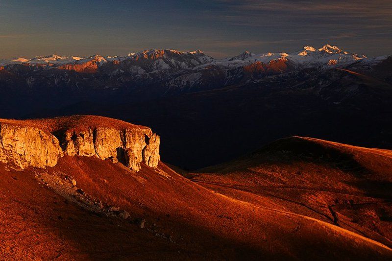 Главный Кавказский хребет на закате.photo preview