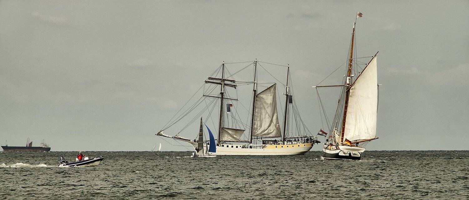 на морских дорогах. Автор: Игорь Дубровский балтийское море, корабли, Игорь Дубровский