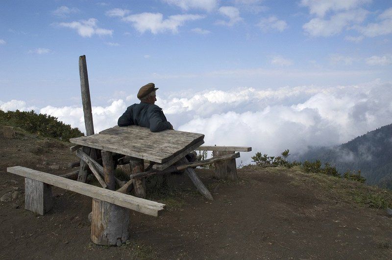 абхазия, горы, перевал, облака, небо, пастух, пейзаж, одиночество Театр одного зрителяphoto preview
