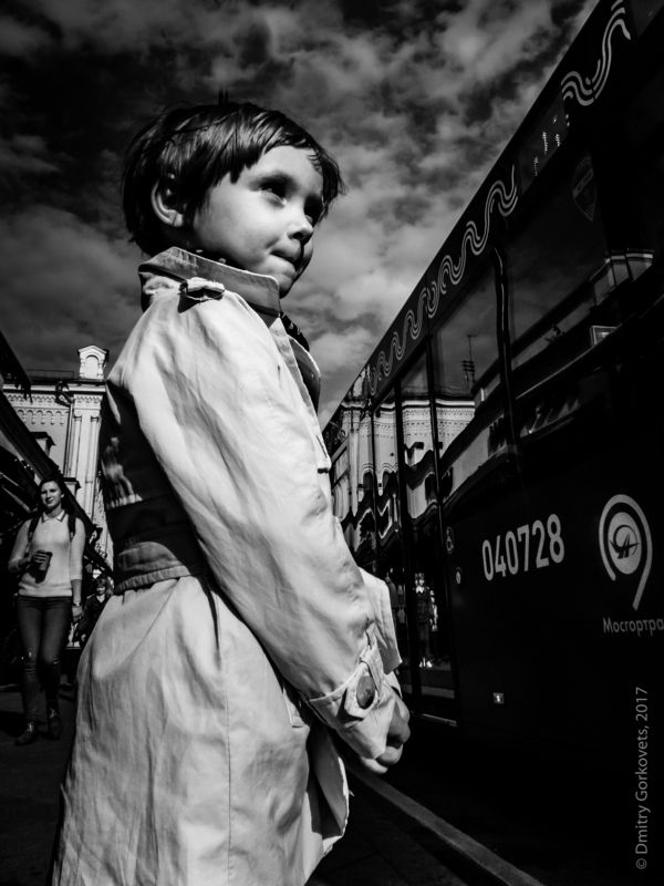 #streetphoto #bw #blackandwhite #portrait #bwportrait #cityscapes #PhotoByDmitryGorkovets On the buss station. Moscow street.  На остановке.photo preview
