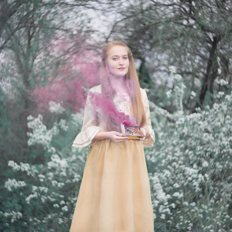 красивая девушка, дым, чашка, боке, гелиос Валентинаphoto preview