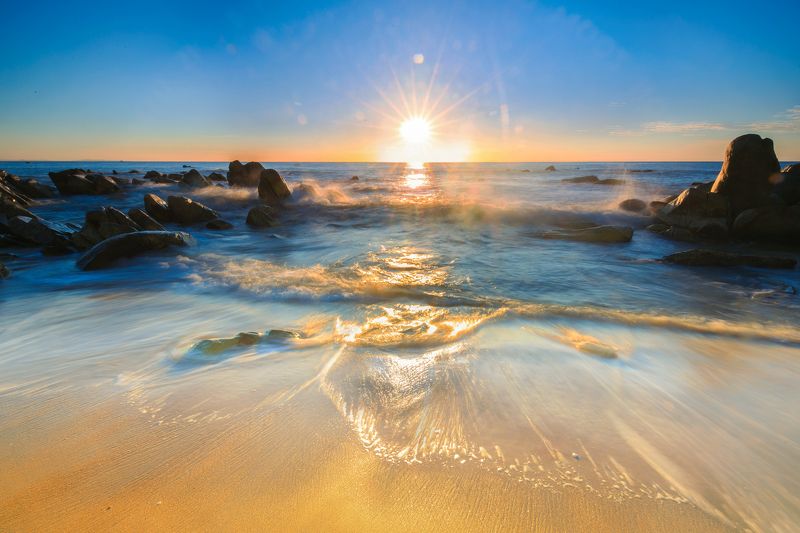 Wave in sunrisephoto preview