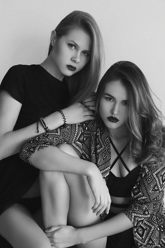 девушка студия портрет дуэтphoto preview