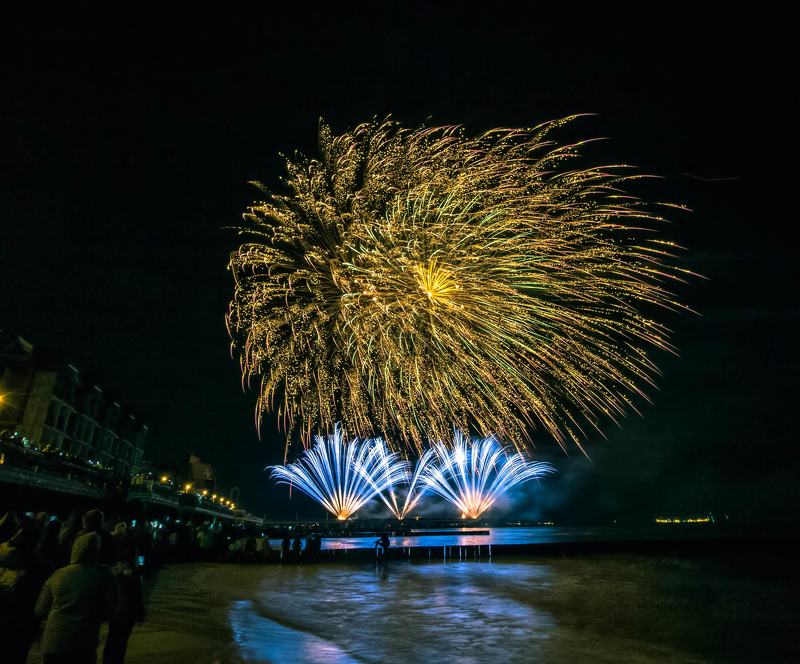 фейерверк над морем. Фестиваль фейерверков в Зеленоградске.photo preview