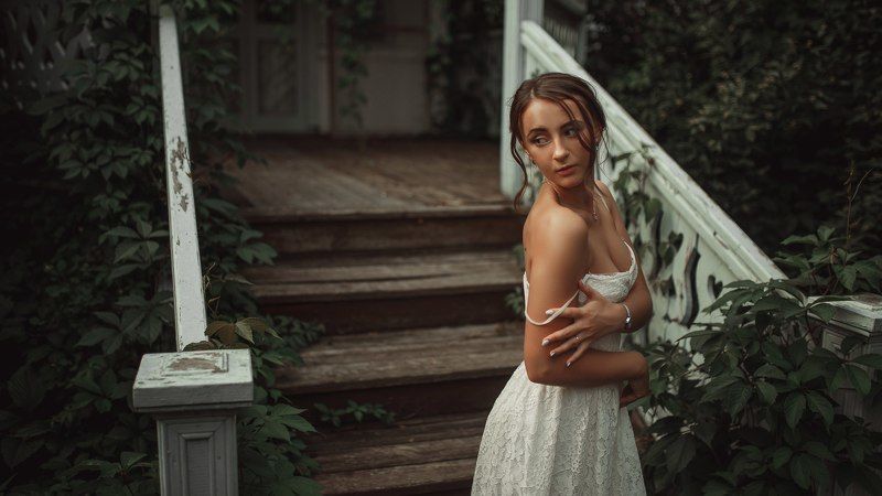 девушка, портрет, природа, платье, винтаж, лестница Аняphoto preview