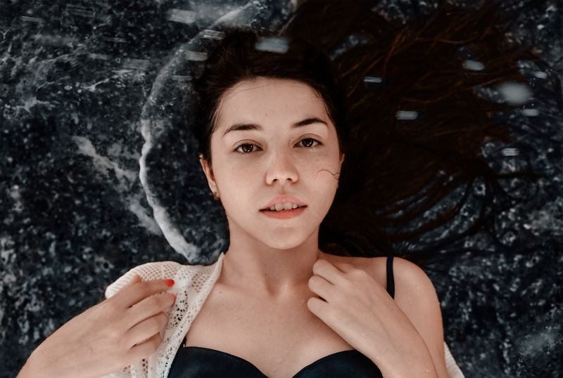 девушка, море, пирс, шторм, вода, волнорез Морскаяphoto preview